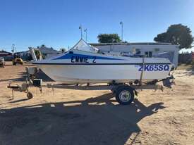 SEAFARER HALF CABIN FIBREGLASS BOAT - picture2' - Click to enlarge