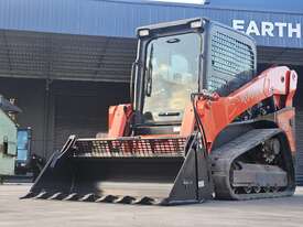 USED 2018 KUBOTA SVL75 TRACK LOADER WITH 4 IN 1 BUCKET AND 1090 HOURS - picture0' - Click to enlarge