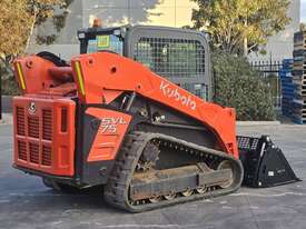 USED 2018 KUBOTA SVL75 TRACK LOADER WITH 4 IN 1 BUCKET AND 1090 HOURS - picture0' - Click to enlarge