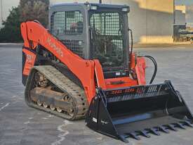 USED 2018 KUBOTA SVL75 TRACK LOADER WITH 4 IN 1 BUCKET AND 1090 HOURS - picture1' - Click to enlarge