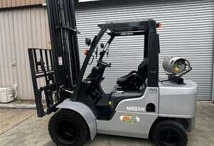 Awsome Fully Refurbished Nissan