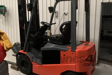 Toyota 7FB20 4 Wheel Electric Container Mast Toyota 7FB20 4 Wheel Electric Container Mast