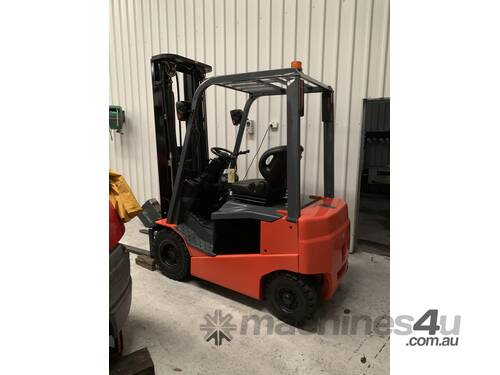 Toyota 7FB20 4 Wheel Electric Container Mast - Hire