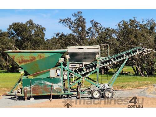 Mobile Batch Plant & 2 trucks with tubs