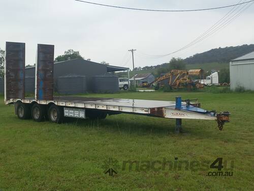 caption tri axle low loader