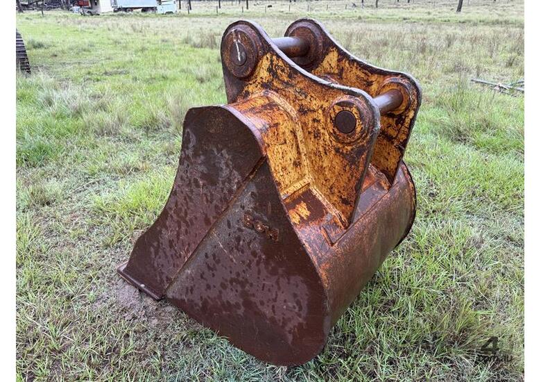 caption ECH 1100MM MUD BUCKET