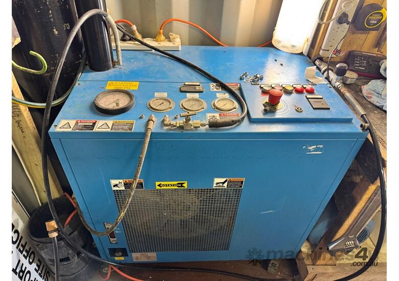 caption PRO DIVING SERVICES HYDRASTATIC TANK TEST