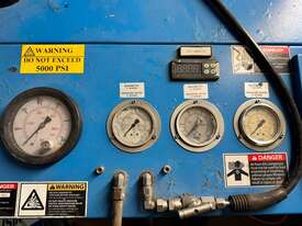 PRO DIVING SERVICES HYDRASTATIC TANK TEST - picture2' - Click to enlarge