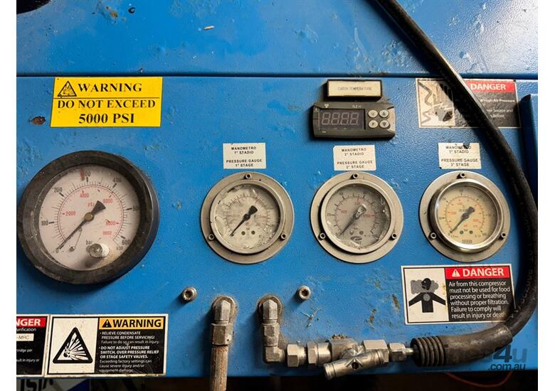 caption PRO DIVING SERVICES HYDRASTATIC TANK TEST