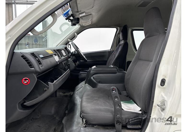 caption 2017 Toyota Hiace People Mover W/ Wheelchair Lift (Diesel) (Auto) (Ex-Taxi)