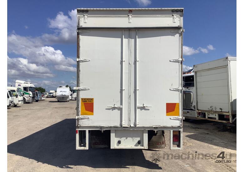 caption 2008 Isuzu FVR Pantech