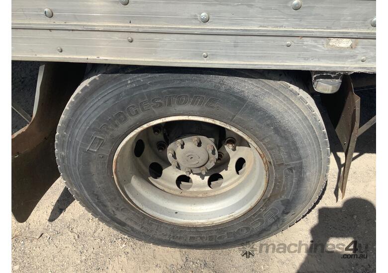 caption 2008 Isuzu FVR Pantech
