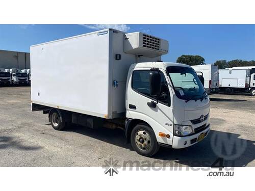caption Hino 300 Series