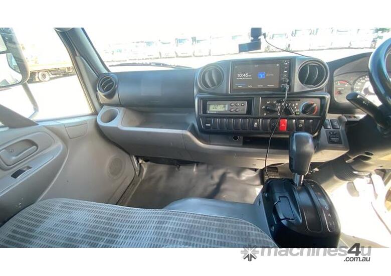 caption Hino 300 Series
