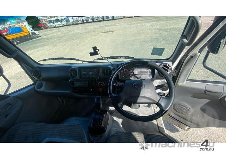 caption Hino 300 Series