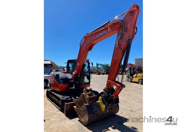 caption 2017 Kubota KX080