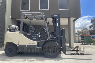 4 Ton Crown Forklift LPG Container Handling Very Low Hours   Lift Truck