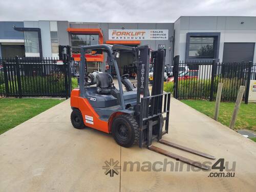 caption Toyota Forklift 2T Container Entry Mast