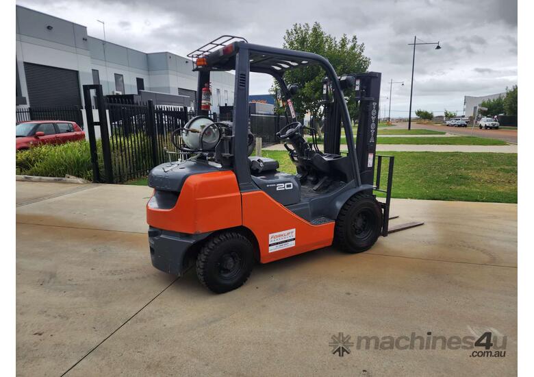 caption Toyota Forklift 2T Container Entry Mast