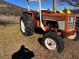 International 674 tractor - picture0' - Click to enlarge