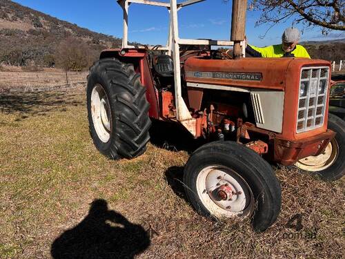 caption International 674 tractor