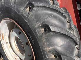 International 674 tractor - picture0' - Click to enlarge