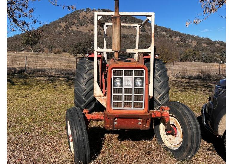 caption International 674 tractor