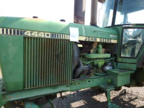 caption John Deere 4440