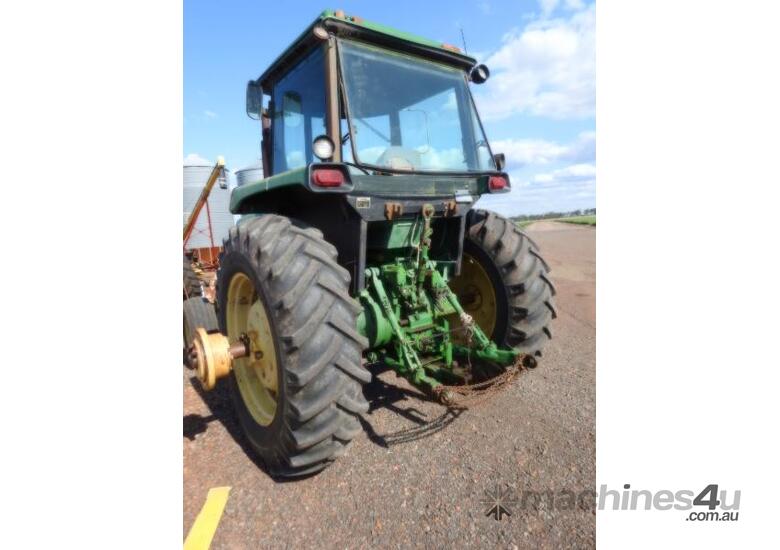 caption John Deere 4440