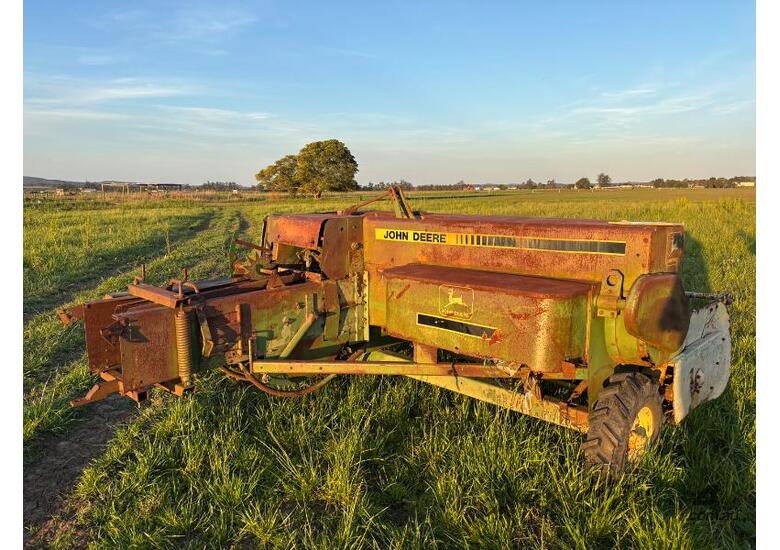 caption JD 342 A BALER