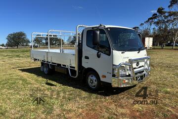 2025 Hino 616 AT 3430 WIDE TRADEACE Tray 2025 Hino 616 AT 3430 WIDE TRADEACE Tray