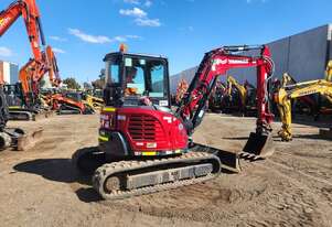 2022 YANMAR VIO55-6 5.6T EXCAVATOR (M947) WITH CAB, RUBBER, HITCH, BUCKETS AND 1110 HOURS
