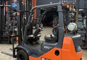 Toyota 2015 2.5t COMPACT  