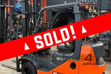 Toyota 2015 2.5t COMPACT  