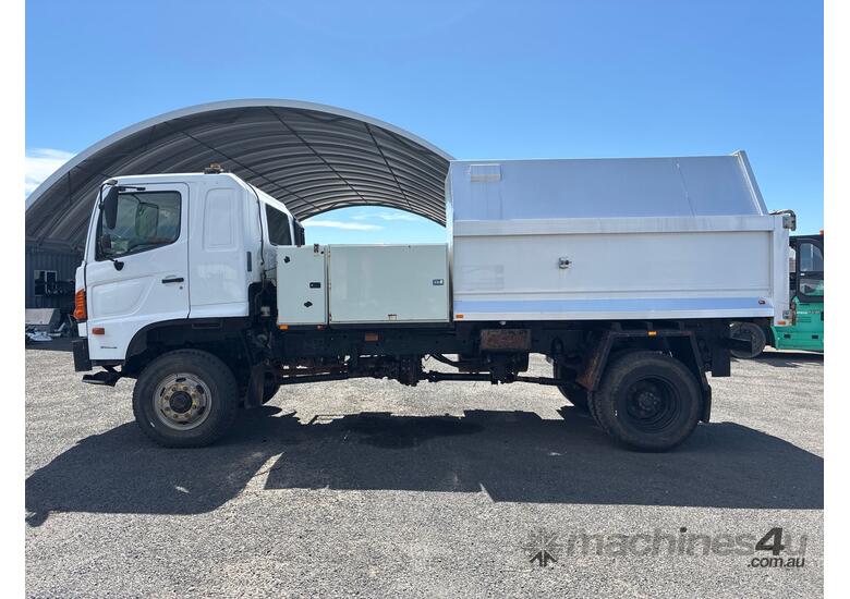 2008 Hino GT Chipper Tipper