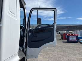 2008 Hino GT Chipper Tipper - picture2' - Click to enlarge