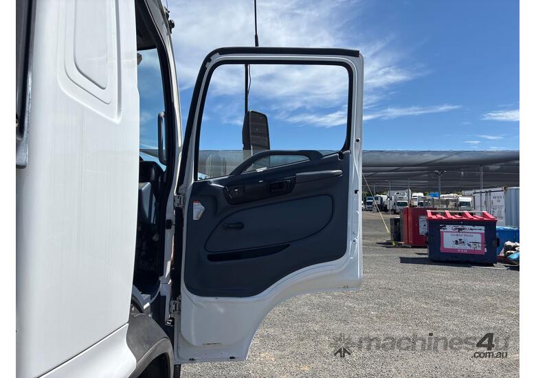 2008 Hino GT Chipper Tipper