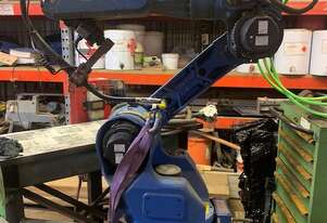Motoman UP6 robot 6 axis welding Machine paired with 400 amp integrated welder