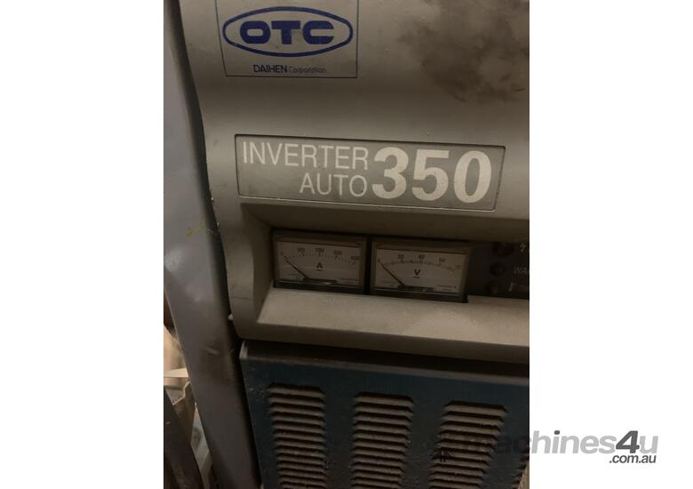 Motoman UP6 robot 6 axis welding Machine paired with 400 amp integrated welder