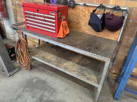 Heavy-Duty Workbench (18) - picture0' - Click to enlarge