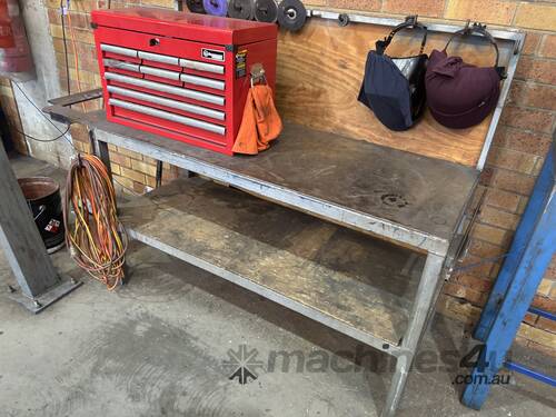 Heavy-Duty Workbench (18)