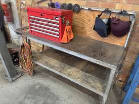 Heavy-Duty Workbench (18) - picture0' - Click to enlarge