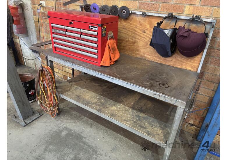 Heavy-Duty Workbench (18)