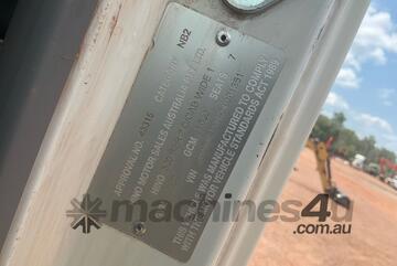 2019 Hino 300 817 Crew Cab Table Top