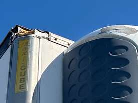 2004 Maxitrans ST3 Tri Axle Refrigerated Pantech Trailer - picture0' - Click to enlarge