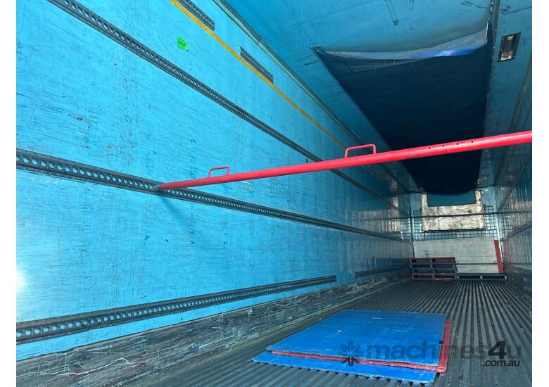 2004 Maxitrans ST3 Tri Axle Refrigerated Pantech Trailer