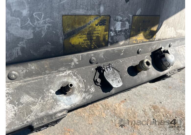 2004 Maxitrans ST3 Tri Axle Refrigerated Pantech Trailer