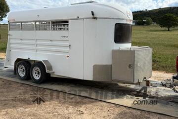 Karakar Kara Kar Horse Float