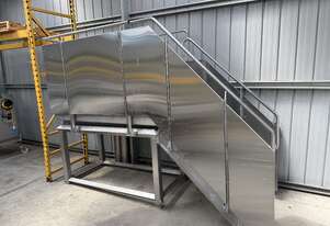 Platform SS with steps on wheels