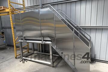 Platform SS with steps on wheels